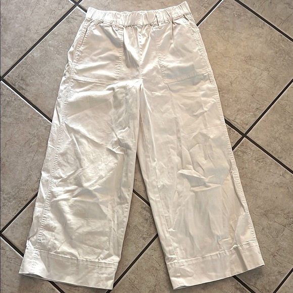 Chic Cream Chinos-  needs to be ironed, but in excellent condition with tags - Picture 2 of 6